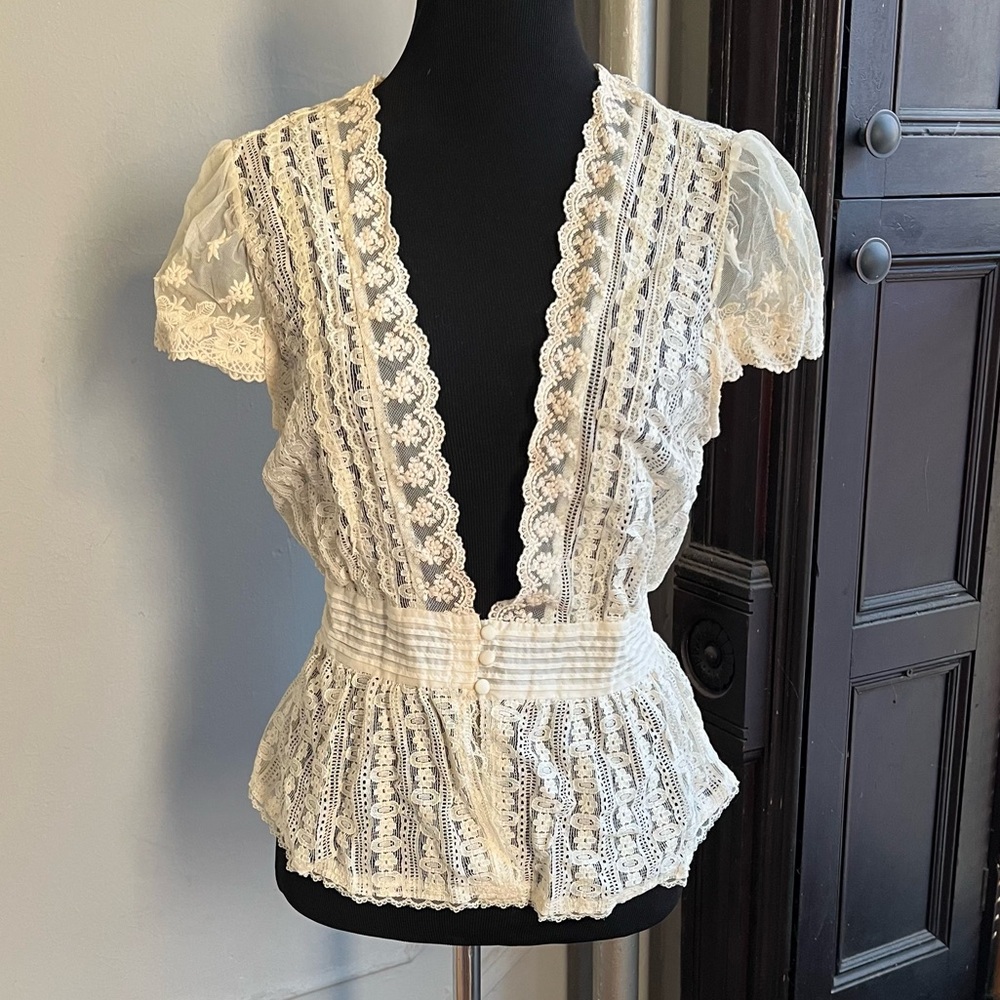 ❤️Forever 21 Cream Lace Peplum Blouse